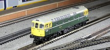 Heljan 3381 Class 33 Bo-Bo No D6563 in BR Green  Livery, Excellent Boxed DCC