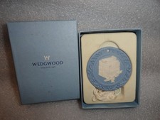 Wedgwood Christmas Ornament, " Presents ", WHITE ON BLUE Jasper, 2000