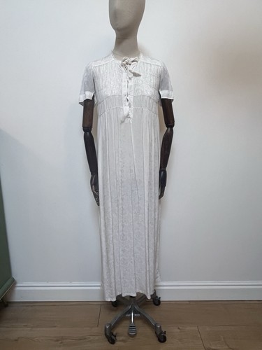 Vintage 1930s white - white, jacquard