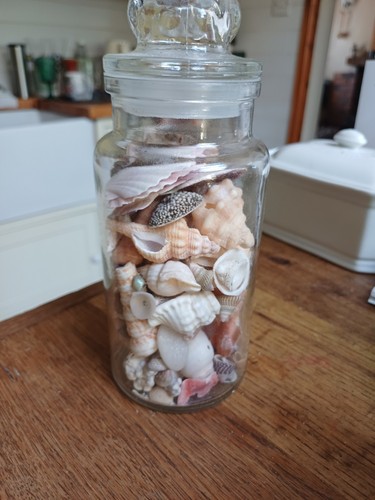 Glass jar mixed sea - glass, of