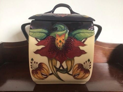 Moorcroft pottery biscuit box - moorcroft,
