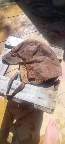 Old pilot flying helmet ww1 - pilot,