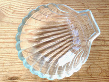 VINTAGE CLEAR GLASS SCALLOP SHELL SOAP DISH