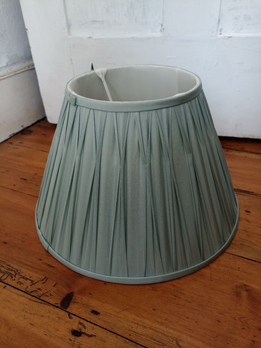 Pretty blue pleated table - ,