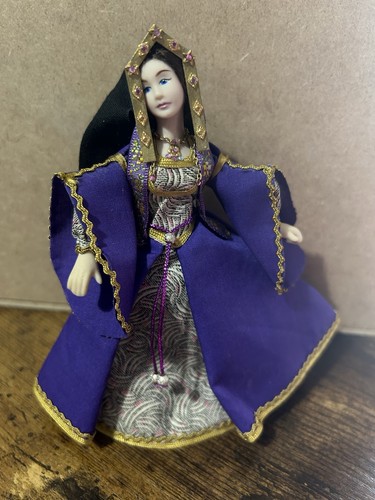 Lovely handressed tudor dolls - tudor,