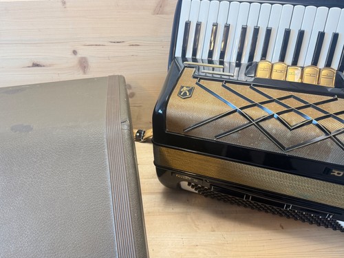 Piano accordion hohner favorit - piano,