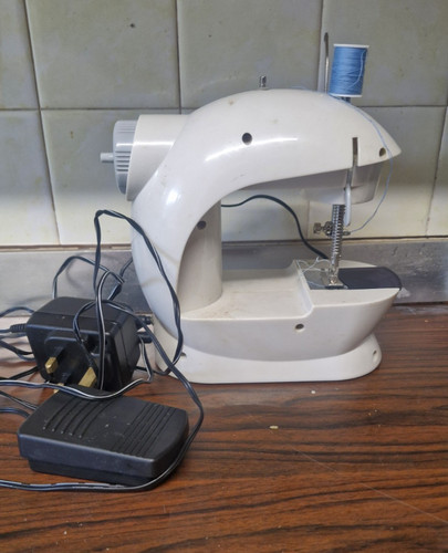 Compact electric hand sewing