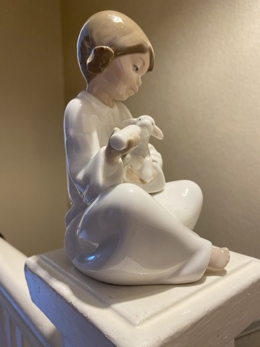 Lladro nao lovely - lovely, feeding
