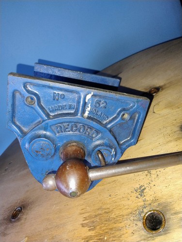 Record quick release - -,