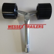RIBBED ROLLER ASSEMBLY, STEM AND ROLLERS. BOAT TRAILER FITTINGS. BRACKET.