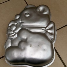 1977 Wilton Used Teddy Bear With Flower Aluminum Cake Pan Used Props Baking