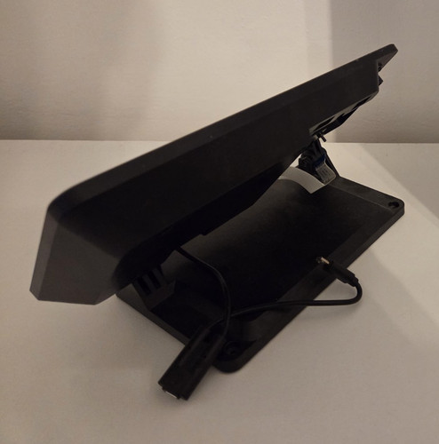 7in black portable touchscreen - 7in,