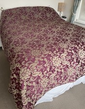 VANTONA Jacquard  Como Berry Quilted Bed Throw, 254x254cm