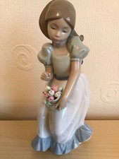 NAO BY LLADRO GIRL WITH VASE
