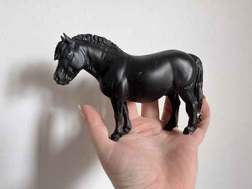 Model horse artist - model, resin