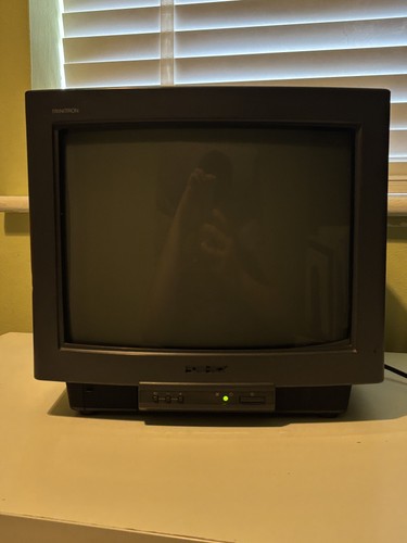 Vintage sony trinitron crt - 14",