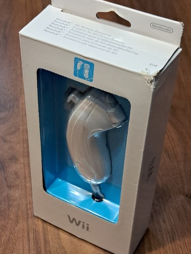 Wii official nunchuck - u,
