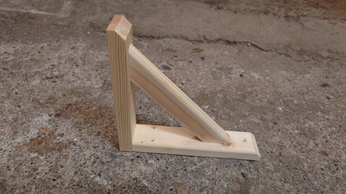 Wooden shelf bracket