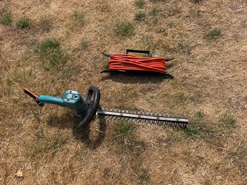 Electric hedge trimmer with - trimmer,