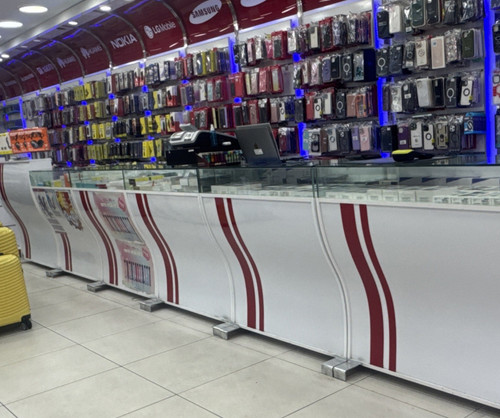 Retail display counter with - display,