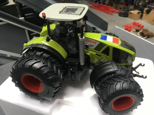 Claas axion 950 with dual - claas,