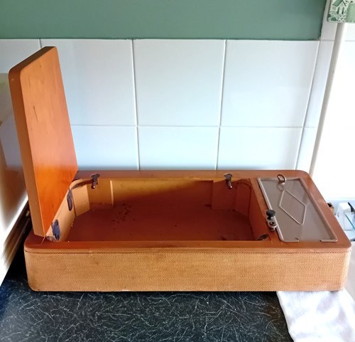 Sewing machine base - base, pin