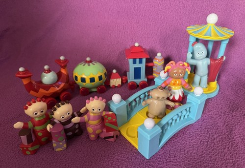 The night garden figures - in,