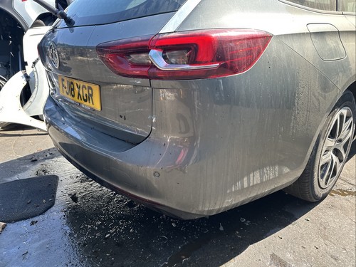 Vauxhall insignia sports - b,