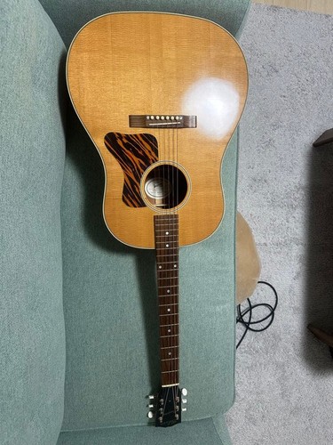 Gibson acoustic guitar - j-35,