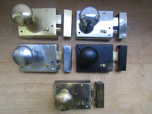 Door rim knob - &,