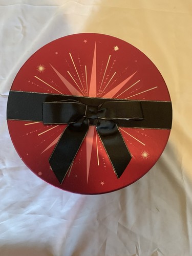 Beautiful hat box with lid - with,