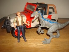 JURASSIC WORLD - OWEN FIGURE WITH JP18 WRANGLER JEEP & BLUE VELOCIRAPTOR FIGURE 
