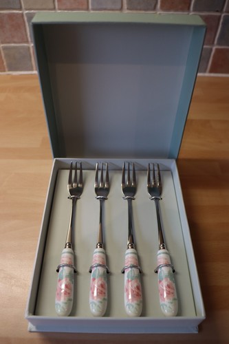 Laura ashley set cake - laura,