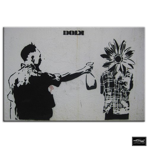 Graffiti pop dolk banksy - graffiti,
