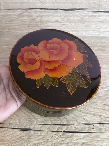 Lacquered storage jewellery - lacquered,