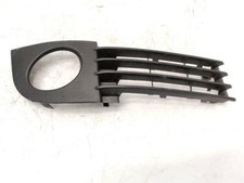 Audi A6 C5 2.5TDI 114kW Diesel 2002 Front right lower fog light trim grill 