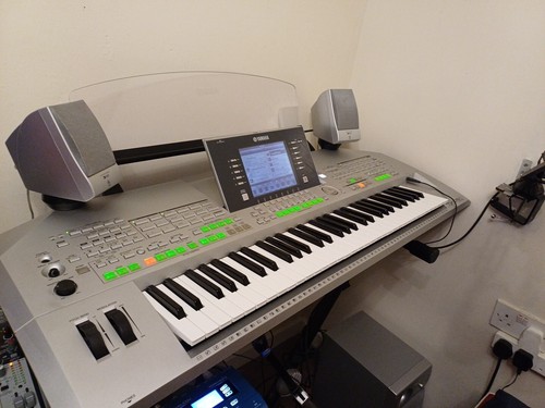 Yamaha tyros keyboard - 2,