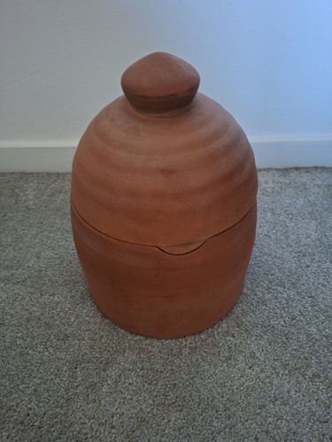 Large terracotta beehive pot - large,