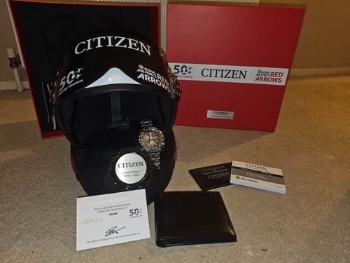 Citizen red arrows - red,