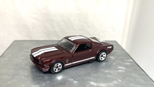 Hot wheels mustang - hot,
