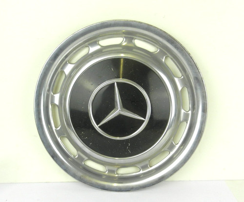 Mercedes w123 hub cap - mercedes,