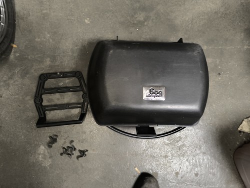Mud trunk rear object holder - mud,
