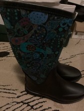 UGG (Deckers) Reignfall