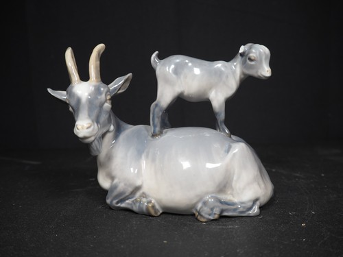 Goat with kid - with, royal