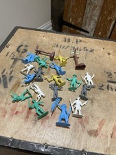 Vintage Plastic Cowboy And Indian Figures Classic Toy Figures Playset