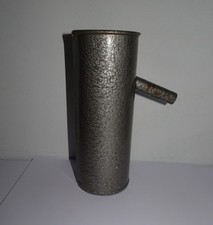 Displacement cylinder