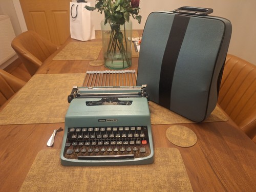 Olivetti lettera typewriter - lettera,