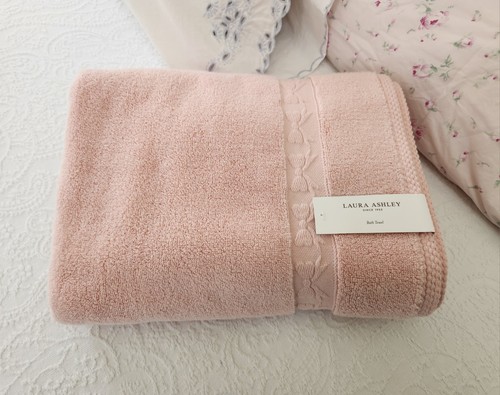 Nwt laura ashley - laura, chic