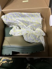 Merry People. - Tully Ankle