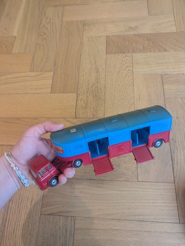 Chipperfiled circus corgi - chipperfiled,
